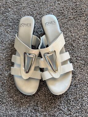 Jones New York White Slide Mules with Silver Triangle Accent